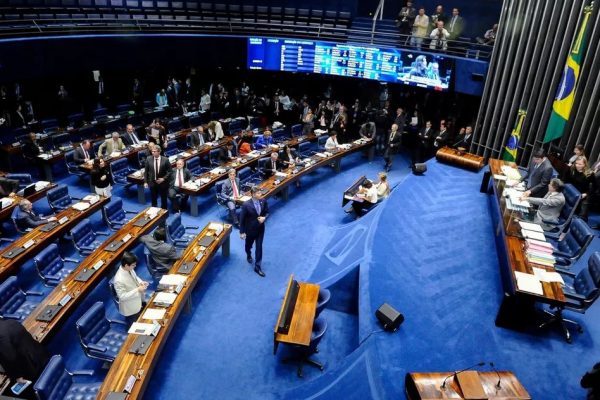 O texto aprovado nesta terça promove mudanças no Código Penal e agora segue para a sanção do presidente Michel Temer. O texto aprovado nesta terça promove mudanças no Código Penal e agora segue para a sanção do presidente Michel Temer.